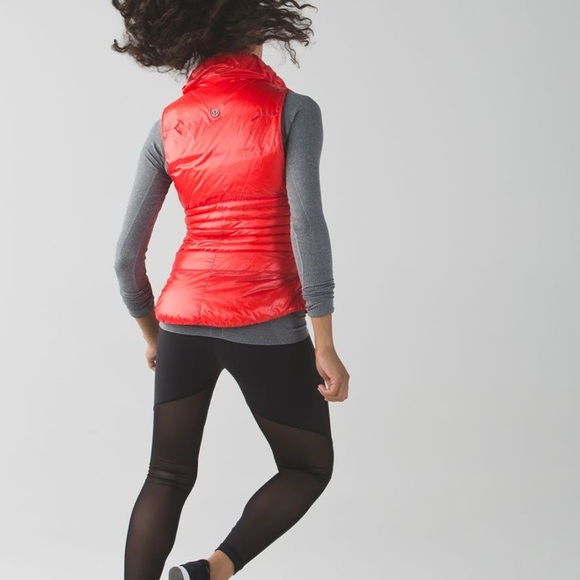 Lululemon Fluffin Awesome Vest in ‘Alarming’ - Picture 5 of 16